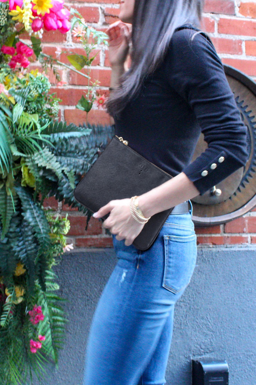 #4 Black Pouch, lifestyle photo 1