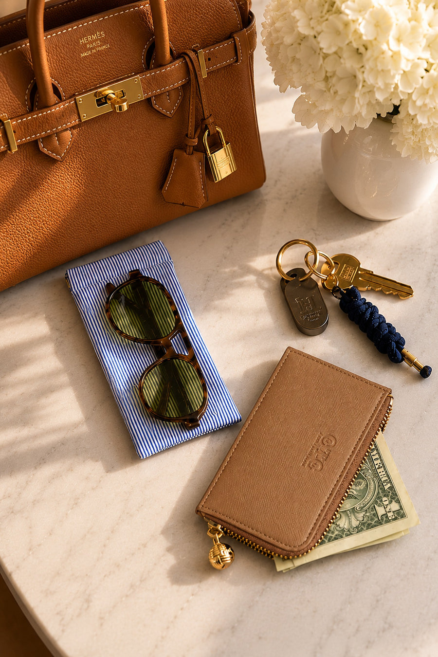 Card Case Tan, lifestyle photo 1