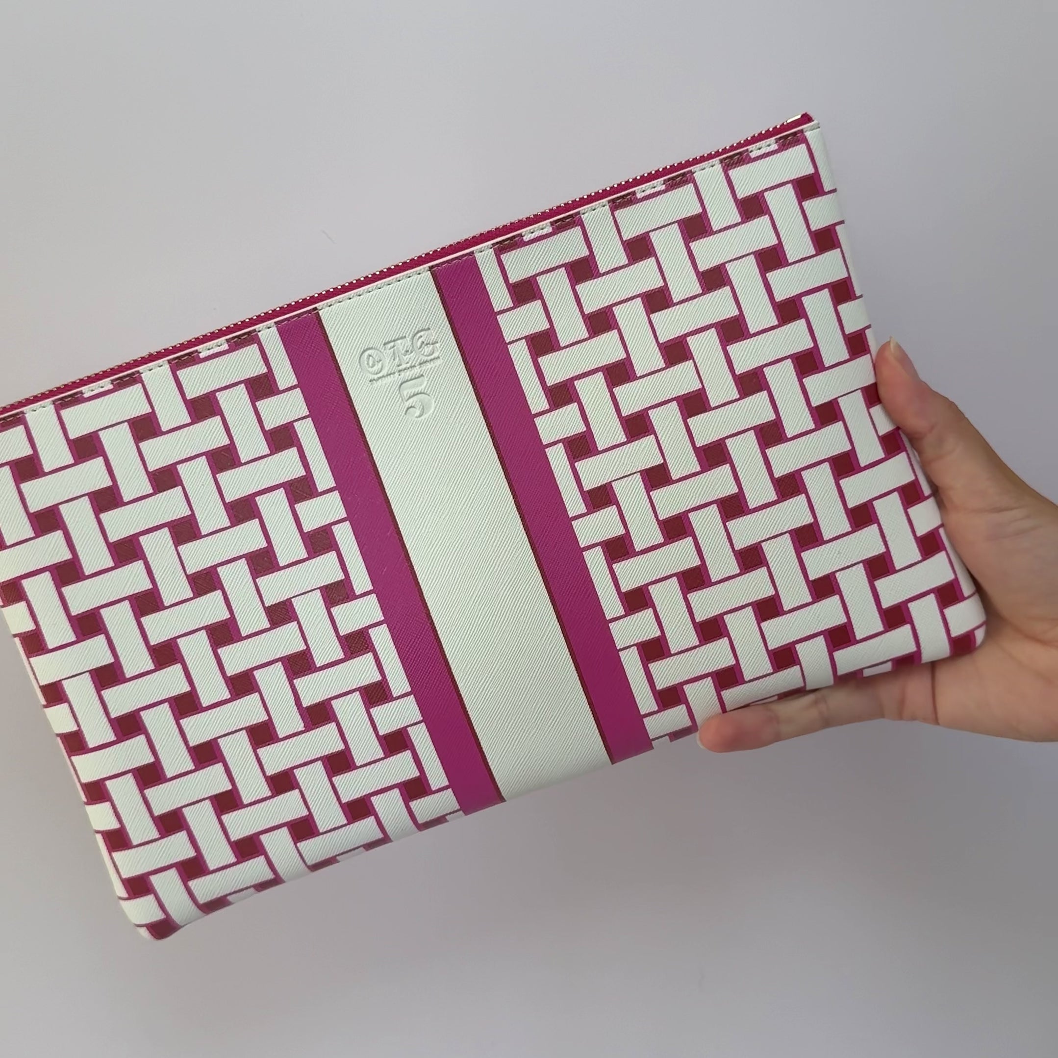 Load video: #5 Laura Weave Hot Pink Clutch