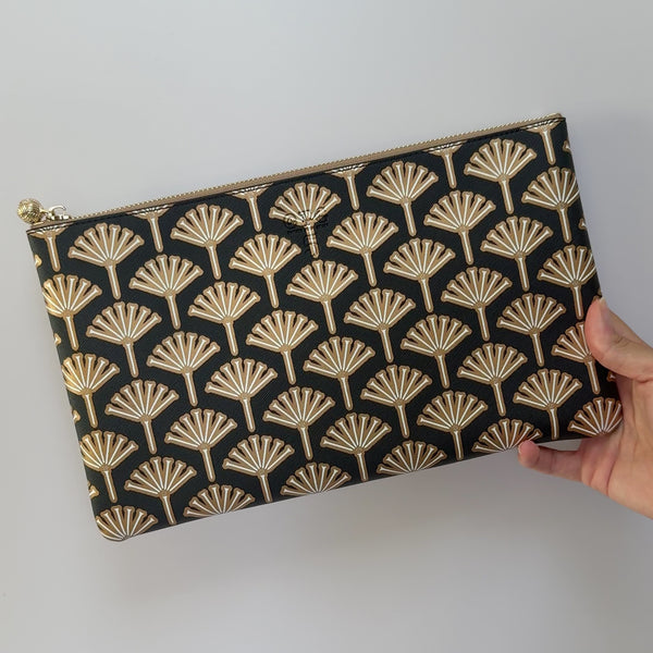 #5 Devon Tee Flower Black Clutch